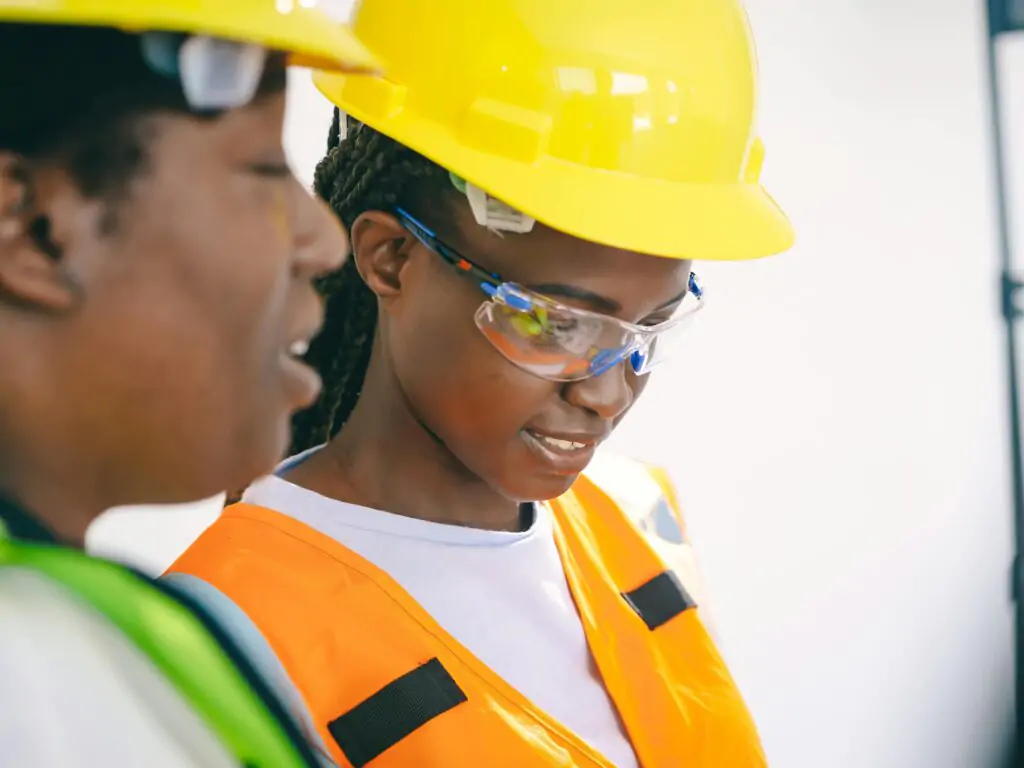 The Canadian Immigration Department is offering permanent residence to construction workers.